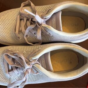 Vionic Women's Soft Gray Knit Sneakers